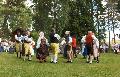 Nynäshamns folkdansare och spelmän i Sagalundparken